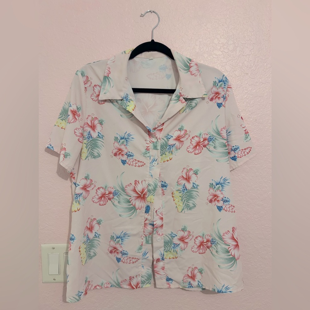 Women’s size small button up Hawaiian shirt.